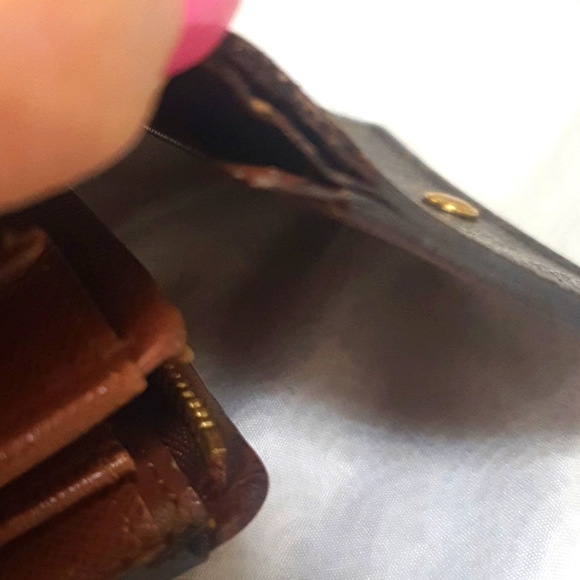 Auth🏵 Louis vuitton Monogram Porte Monnaie Billets Tresor Wallet -GUC - Picture 17 of 17